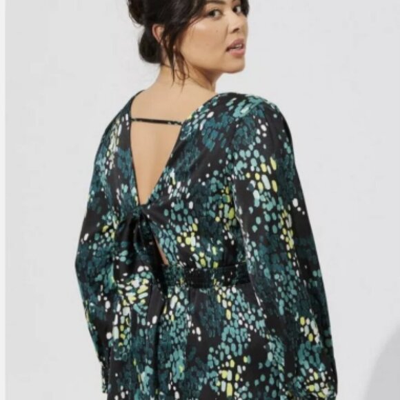 NWT Torrid Satin Surplice Tie Cut Out Back Long Sleeve Blouse Size 4X - Picture 2 of 14